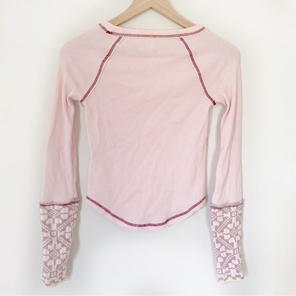 Free People She's Reversible Waffle Knit Nordic Cuff Top in Dreamt Kiss Pink XS - Picture 12 of 14